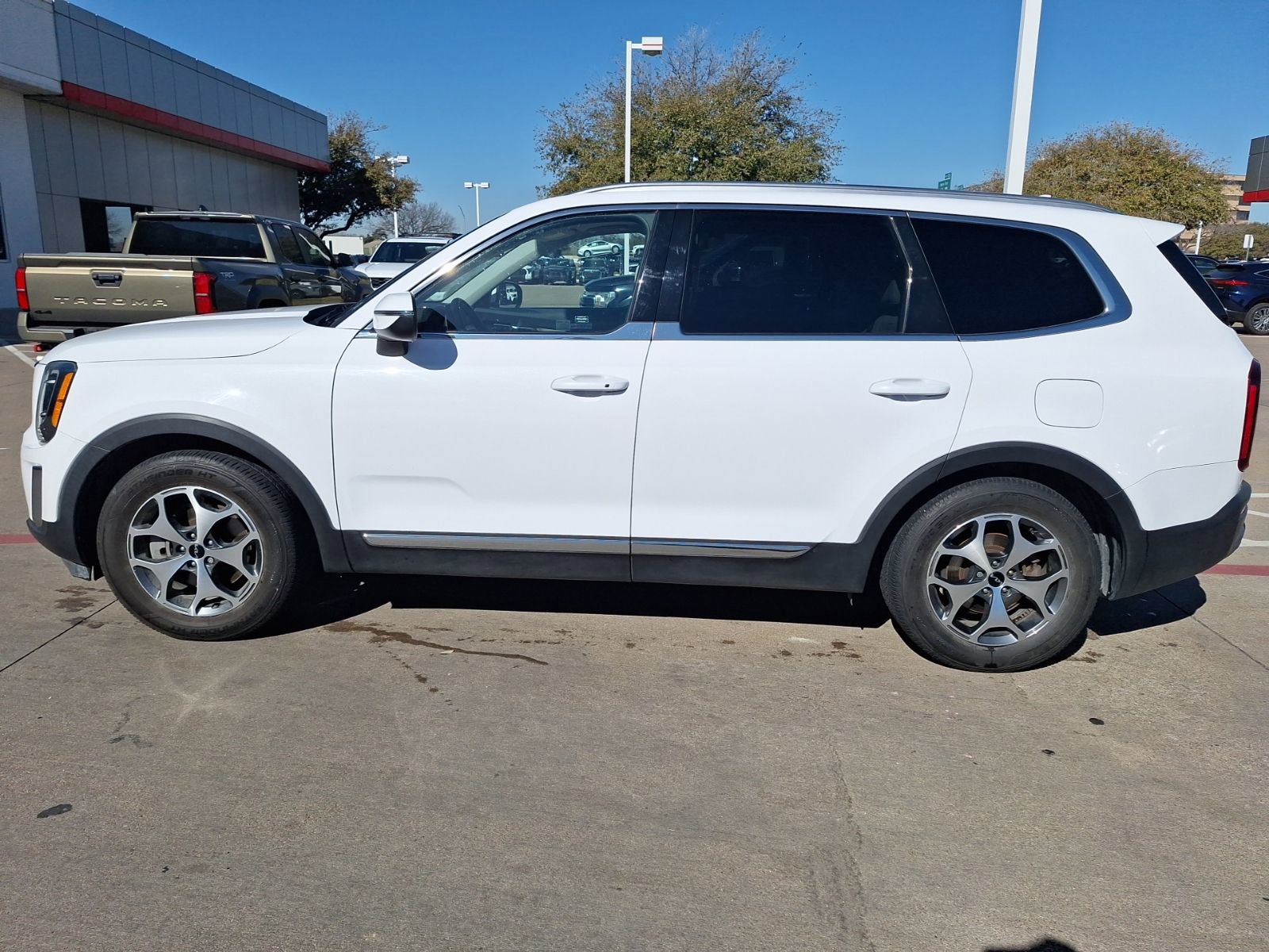 Used 2022 Kia Telluride EX w/ Towing Package image 3