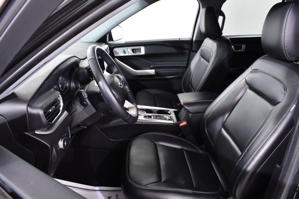 Used 2022 Ford Explorer XLT w/ Equipment Group 202A image 6