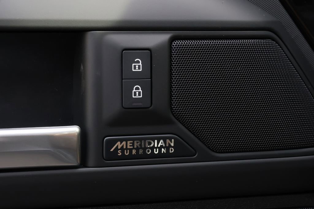 New 2026 Land Rover Defender 110 X-Dynamic SE AWD/4WD image 18