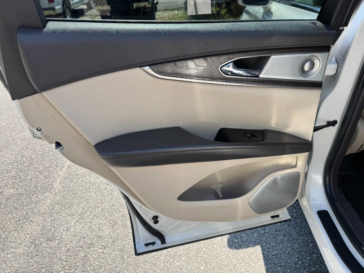 Used 2016 Lincoln MKX Reserve w/ Luxury Package image 39