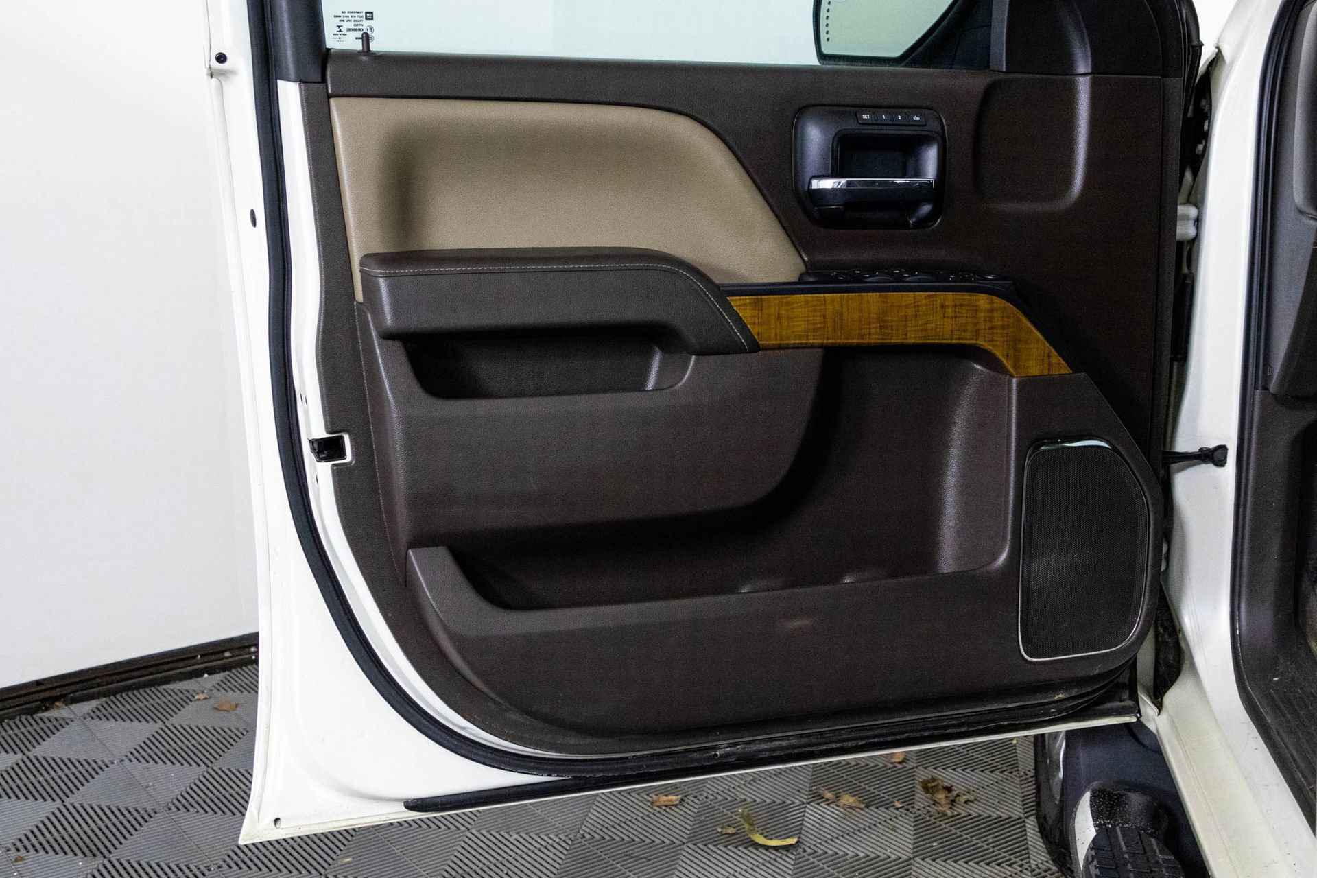 Used 2014 GMC Sierra 1500 SLT w/ Driver Alert Package image 19