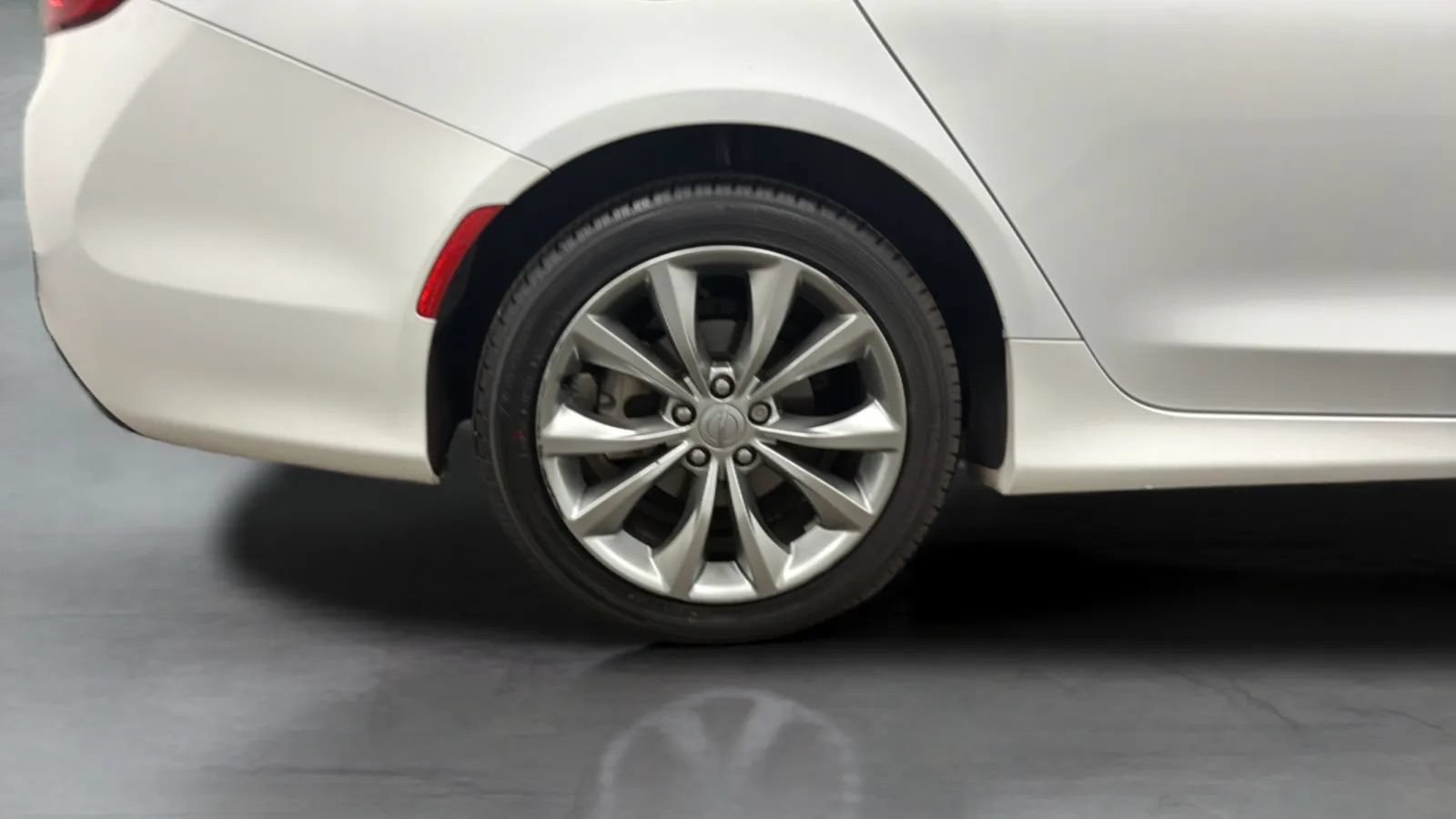 Used 2015 Chrysler 200 S w/ Navigation & Sound Group I FWD image 27
