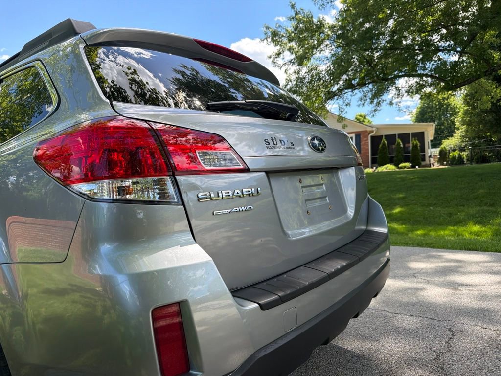 Used 2010 Subaru Outback 2.5i Premium AWD/4WD image 10