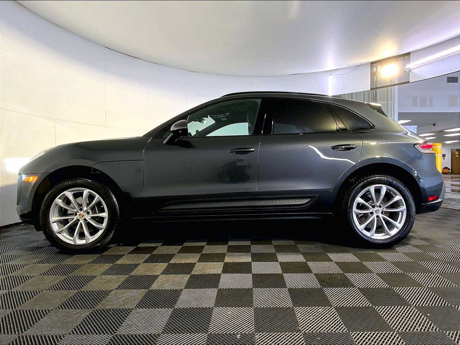 Certified 2026 Porsche Macan AWD/4WD image 2