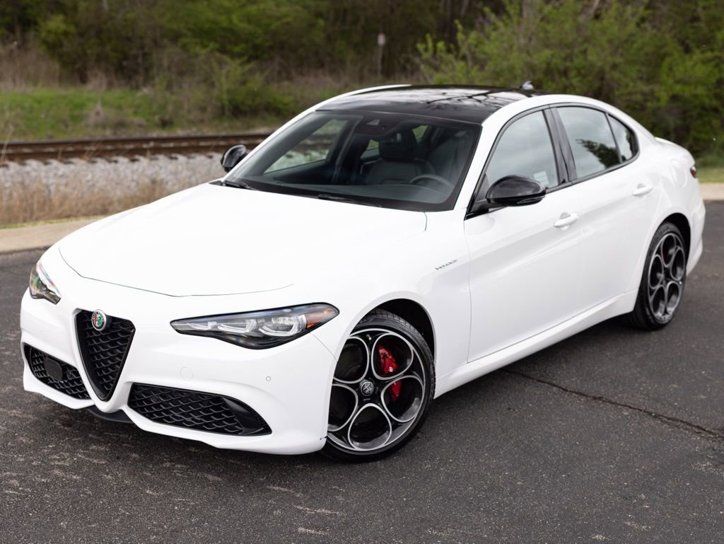 Used 2024 Alfa Romeo Giulia Veloce image 4