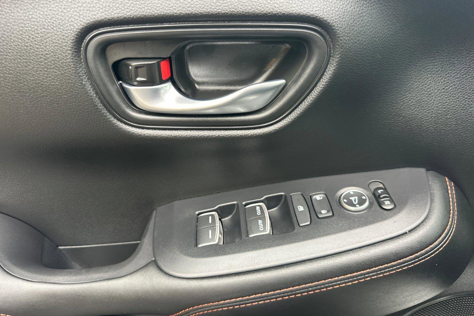 Certified 2025 Honda HR-V Sport image 5