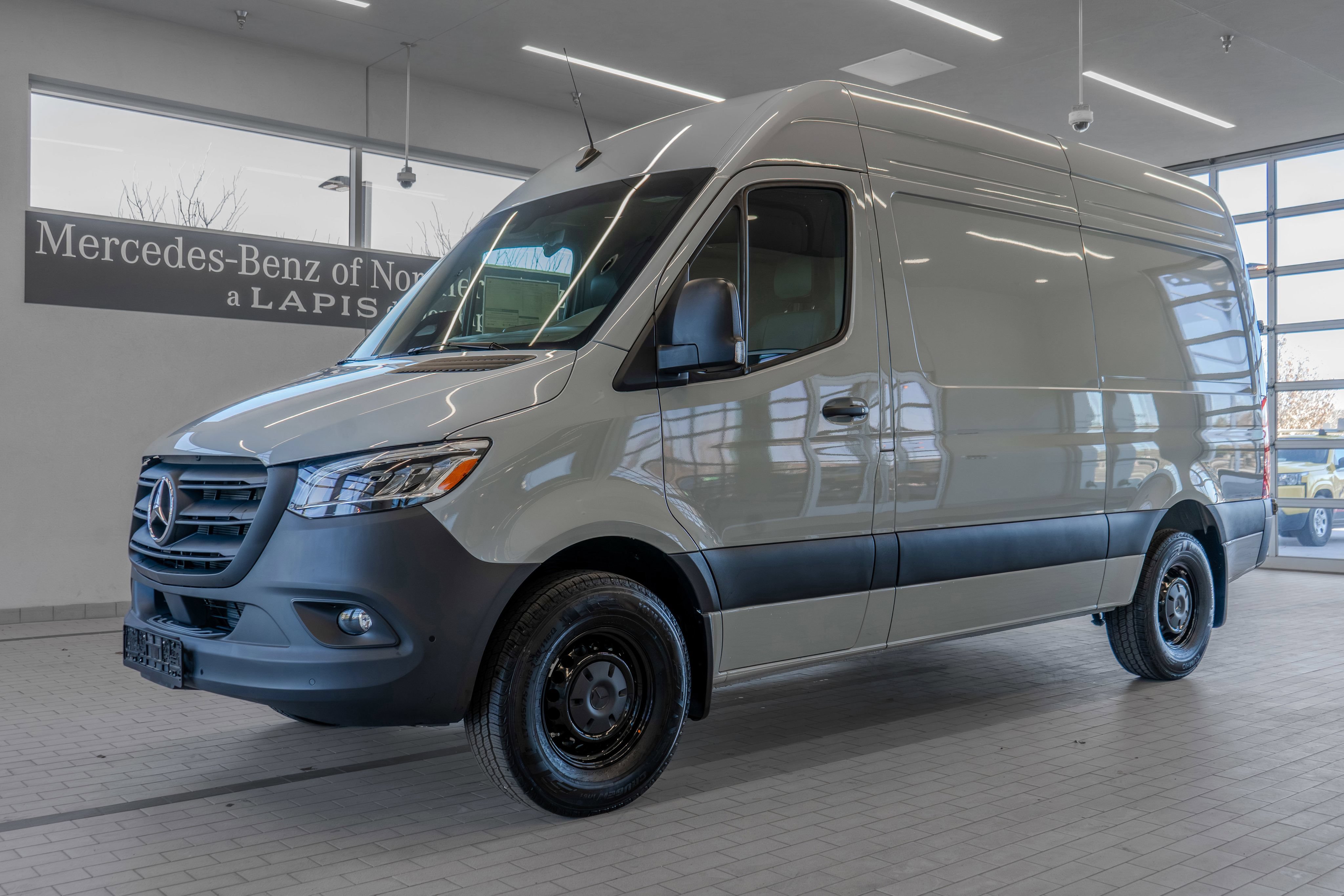 Used 2025 Mercedes-Benz Sprinter 2500 image 3