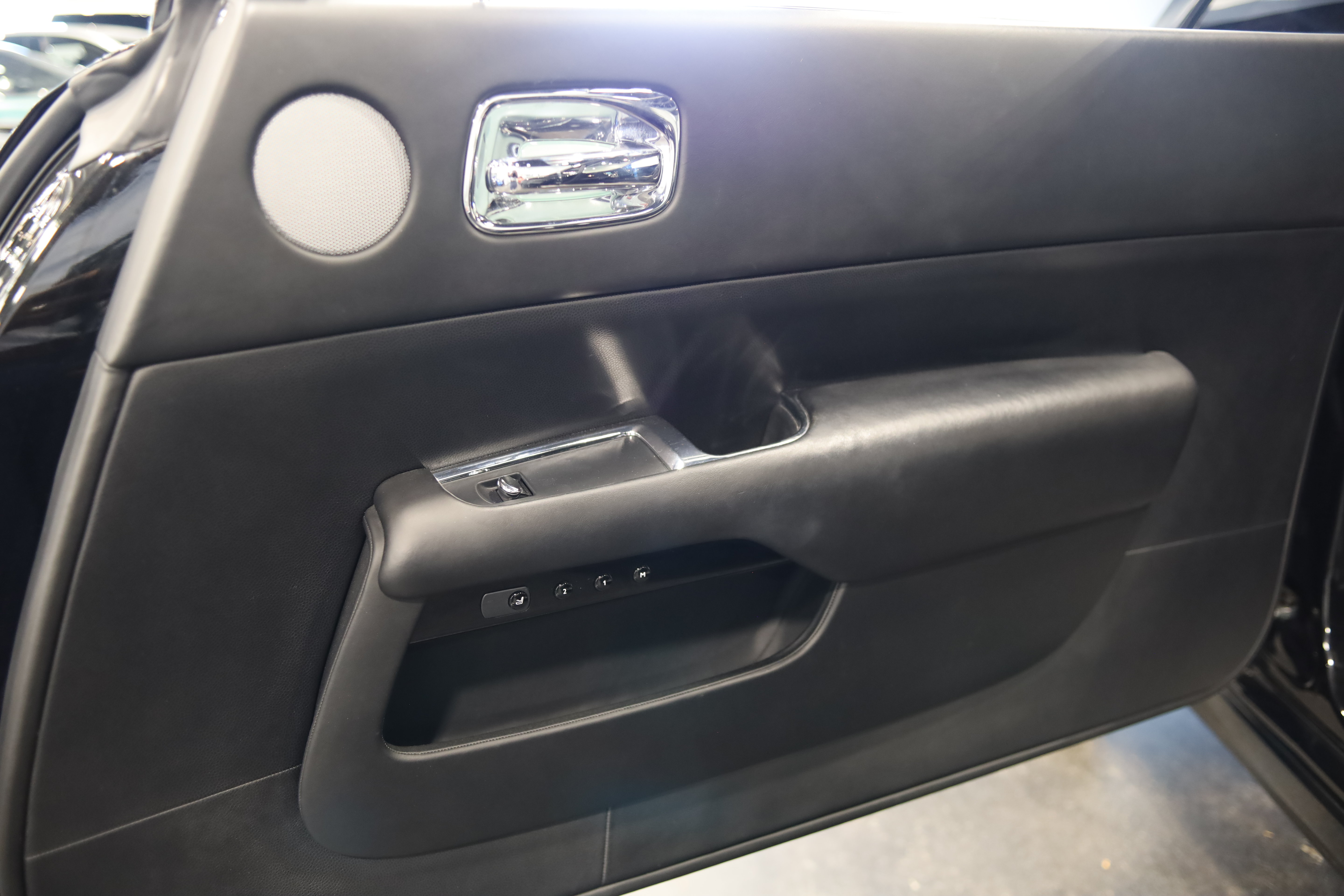 Used 2016 Rolls-Royce Wraith RWD image 37
