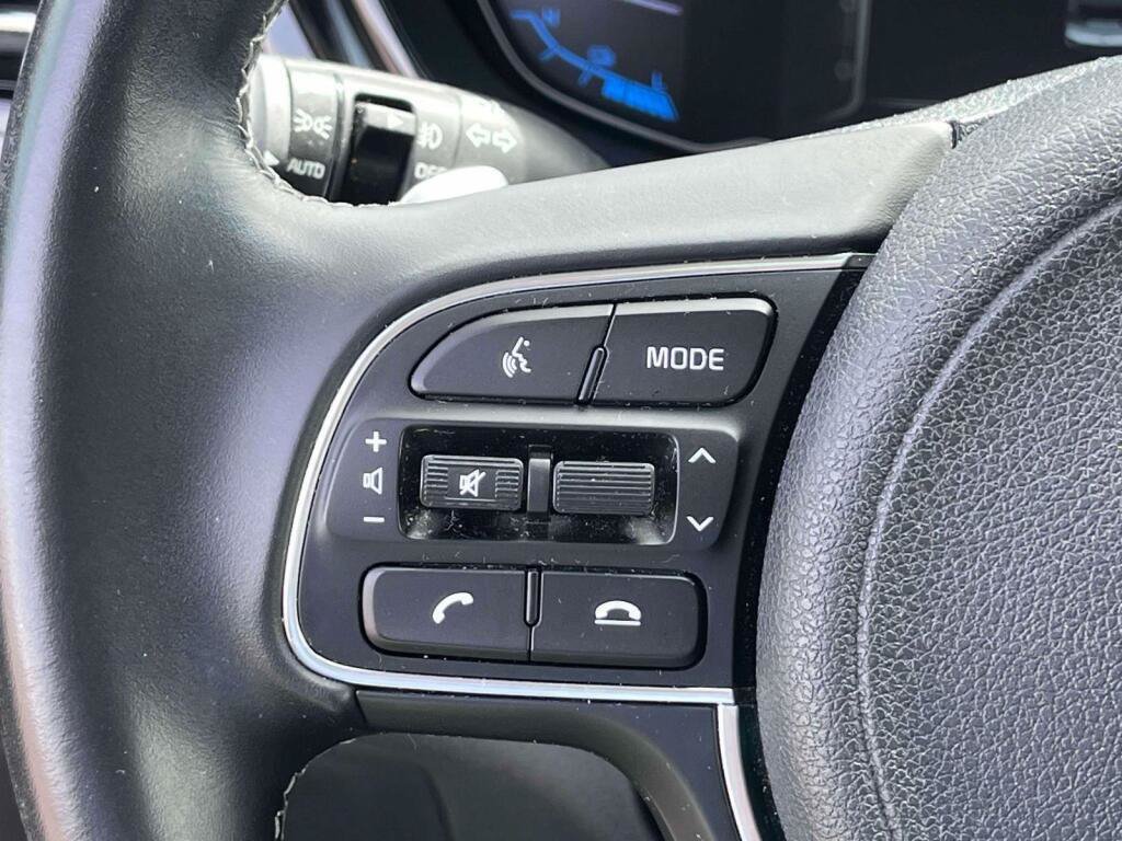 Used 2022 Kia Niro Touring Special Edition FWD image 31