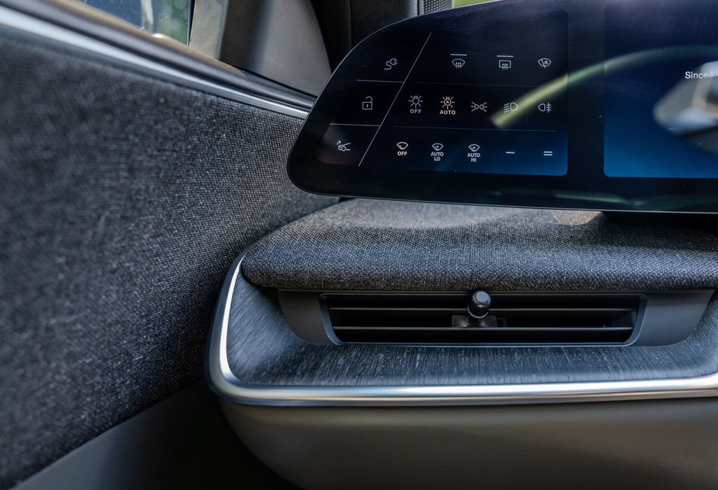 Used 2024 Lucid Air Pure RWD image 8