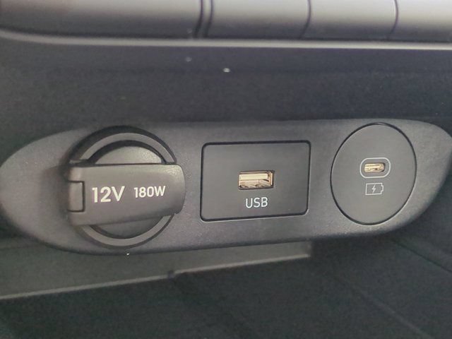 Used 2025 Hyundai Elantra Limited FWD image 22