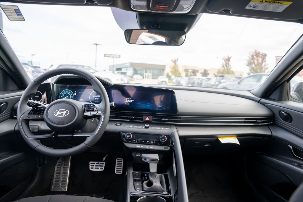 New 2025 Hyundai Elantra SEL image 15