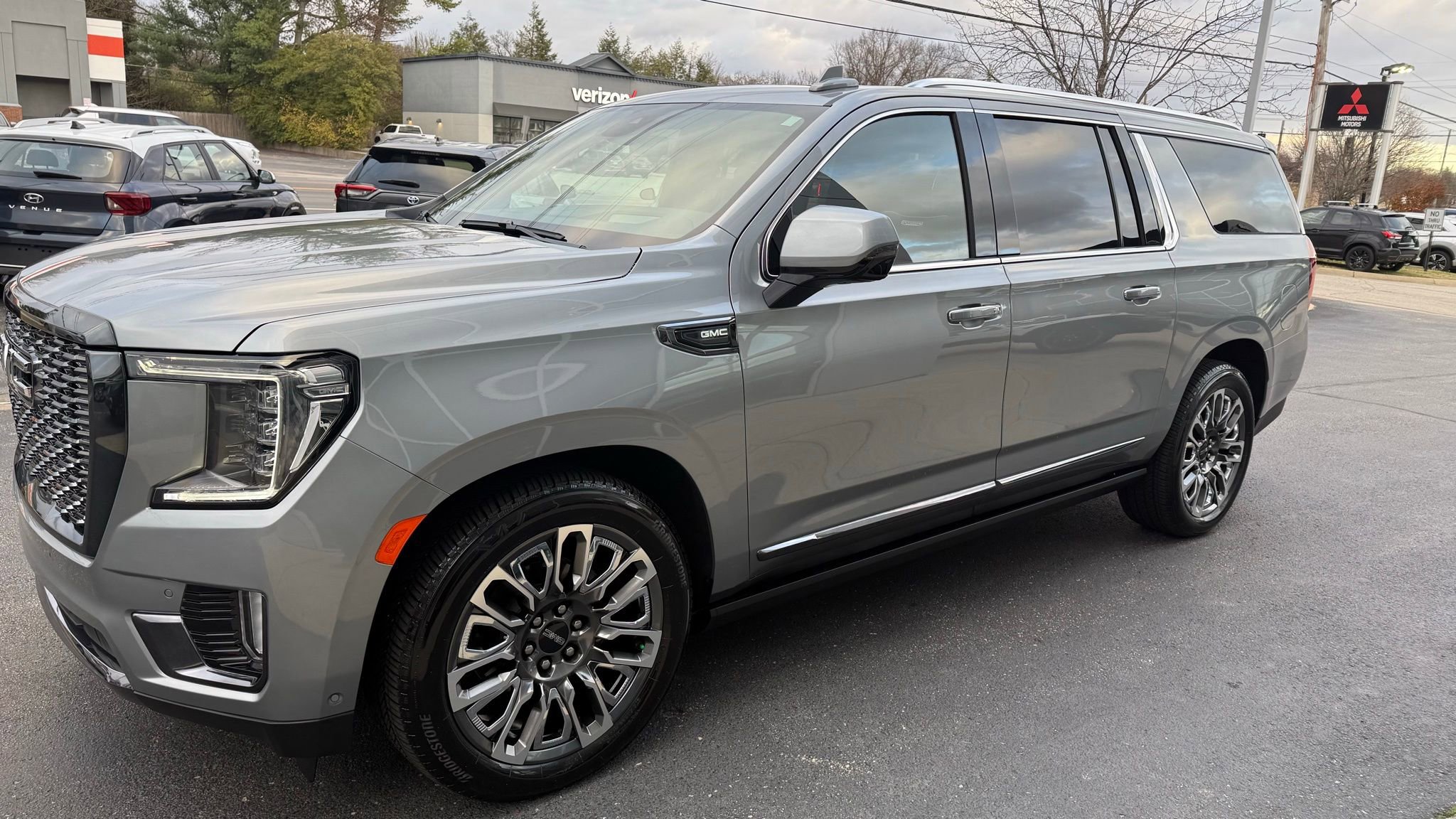 Used 2024 GMC Yukon XL Denali Ultimate image 8