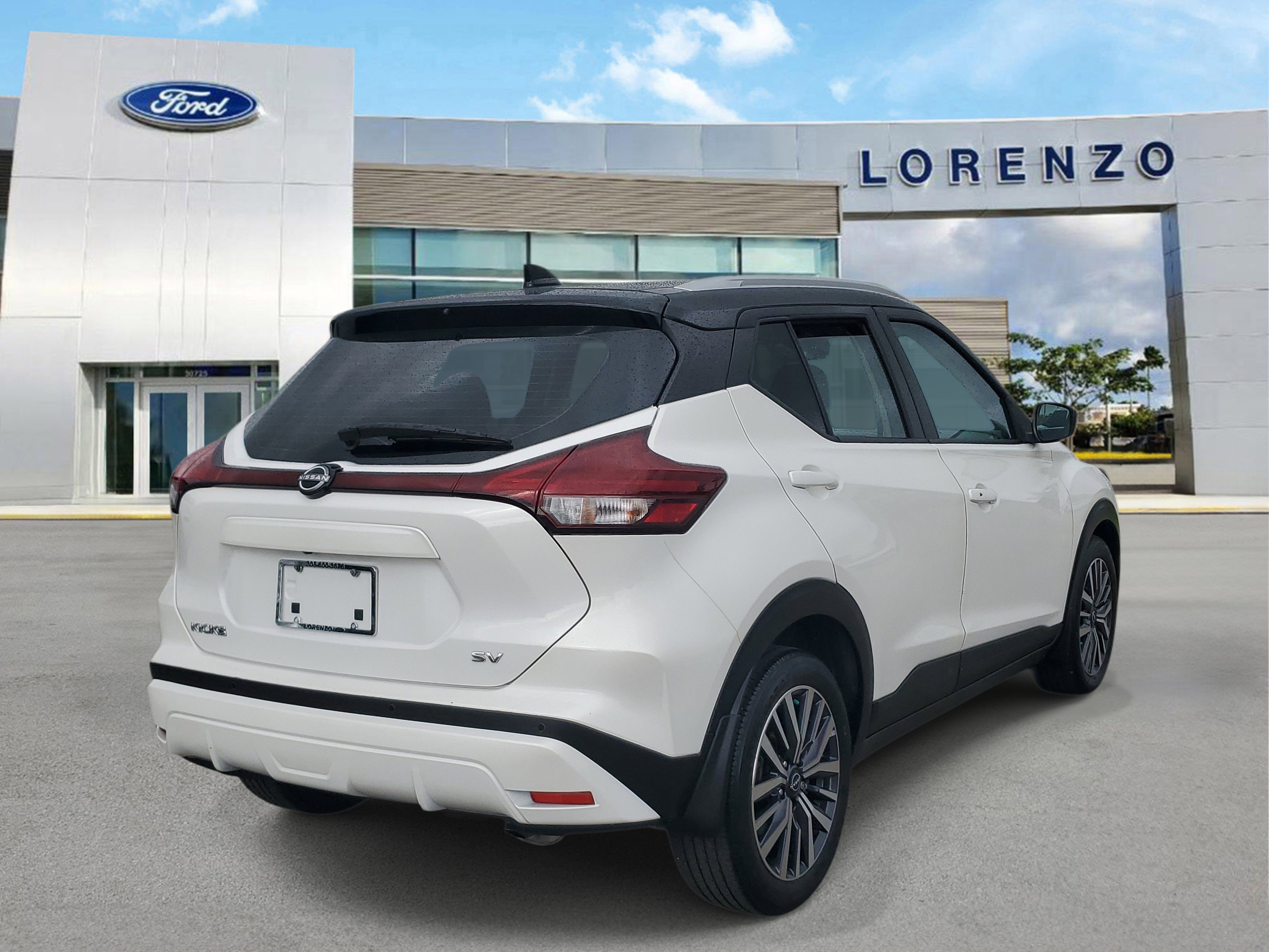 Used 2023 Nissan Kicks SV image 5