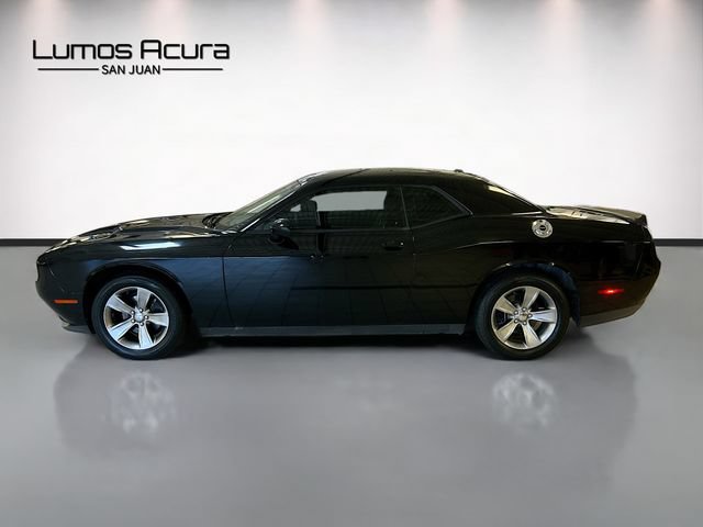 Used 2015 Dodge Challenger SXT RWD image 4