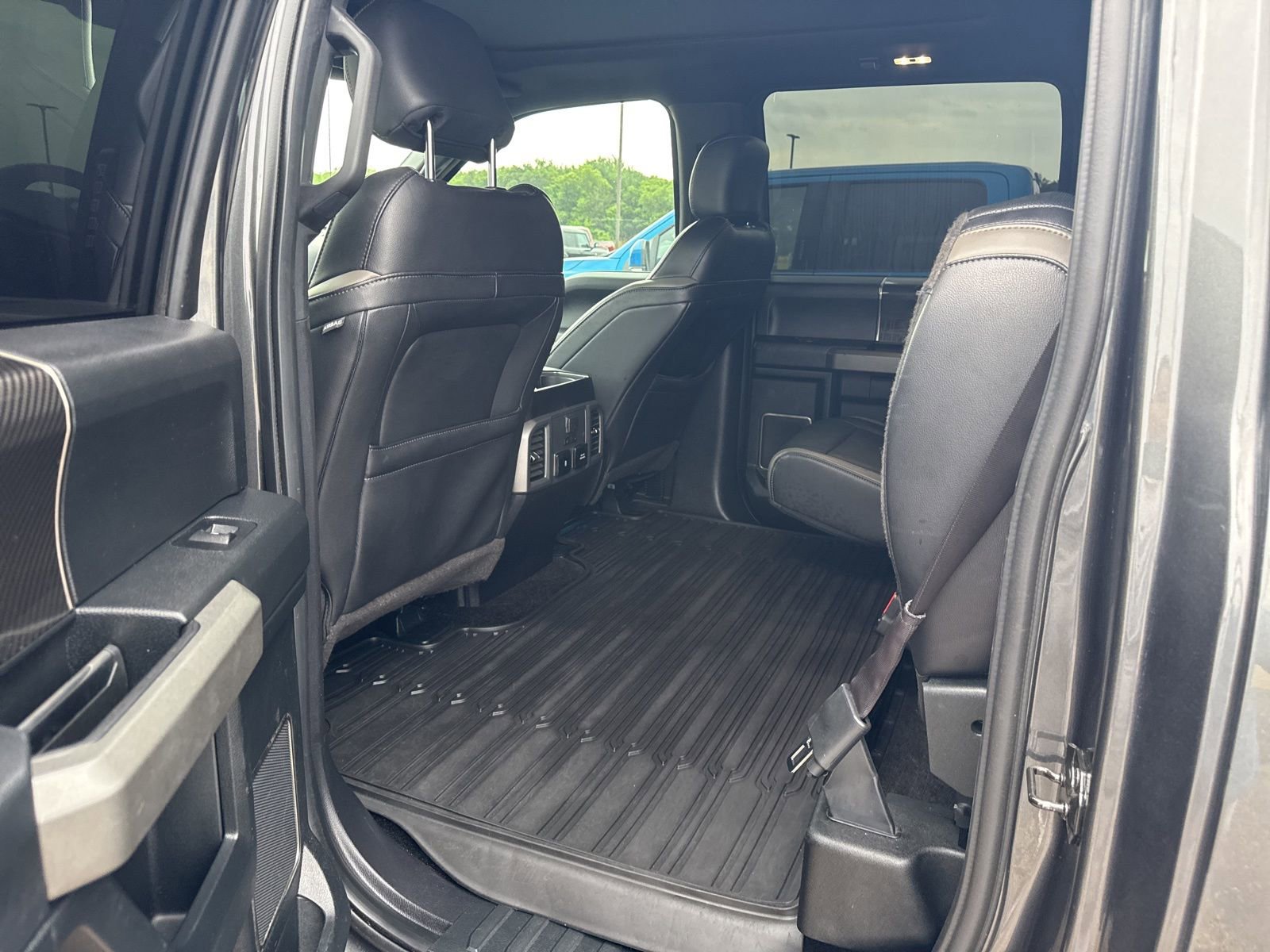 Used 2018 Ford F150 Raptor w/ Equipment Group 802A Luxury AWD/4WD image 8