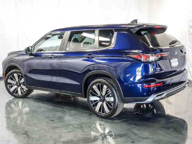 Used 2025 Mitsubishi Outlander SE AWD/4WD image 9