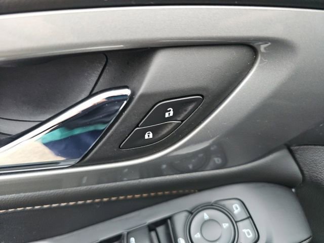 Used 2021 Chevrolet Traverse LT image 38