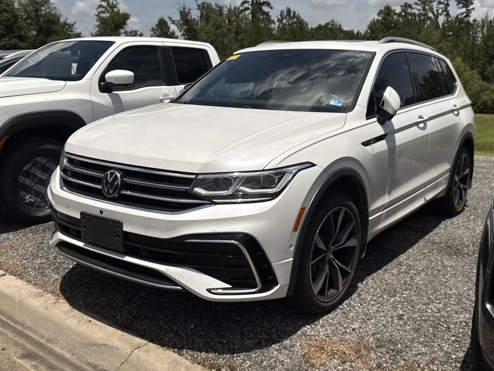 Used 2022 Volkswagen Tiguan SEL R-Line AWD/4WD image 4