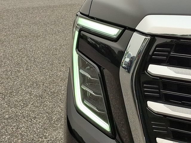 Used 2025 GMC Yukon XL Elevation AWD/4WD image 28