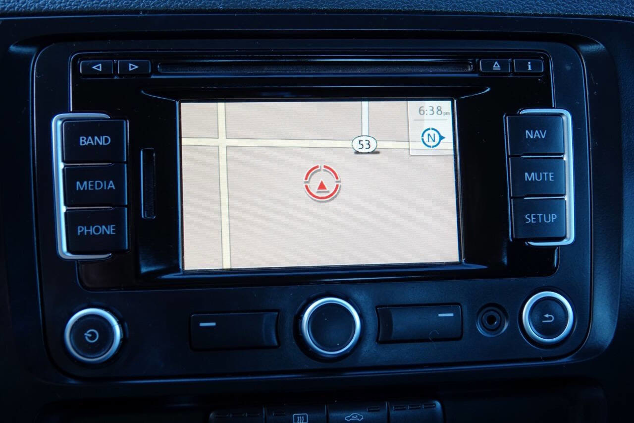 Used 2011 Volkswagen Jetta SEL FWD image 5