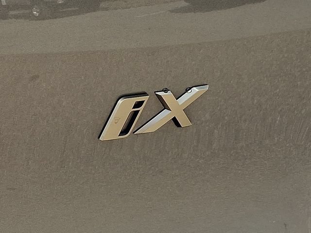Used 2023 BMW iX xDrive50 w/ Sport Package AWD/4WD image 40