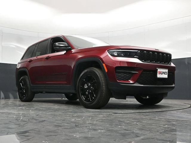 Used 2025 Jeep Grand Cherokee Altitude AWD/4WD image 54