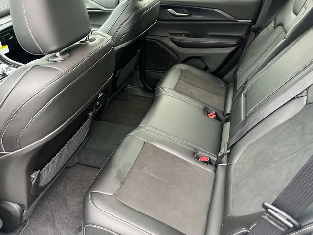 New 2025 Jeep Grand Cherokee Altitude AWD/4WD image 18