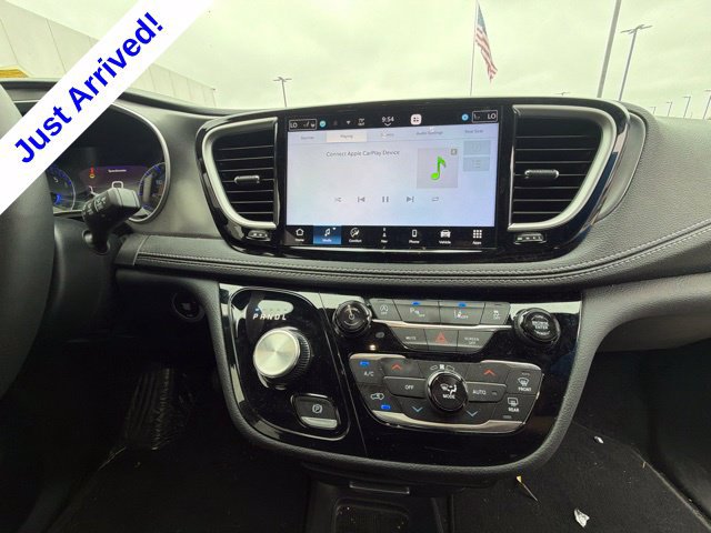 Used 2026 Chrysler Pacifica Select FWD image 20