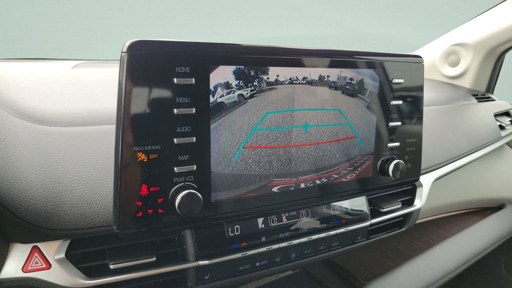Certified 2024 Toyota Sienna XLE w/ XLE Plus Package FWD image 17