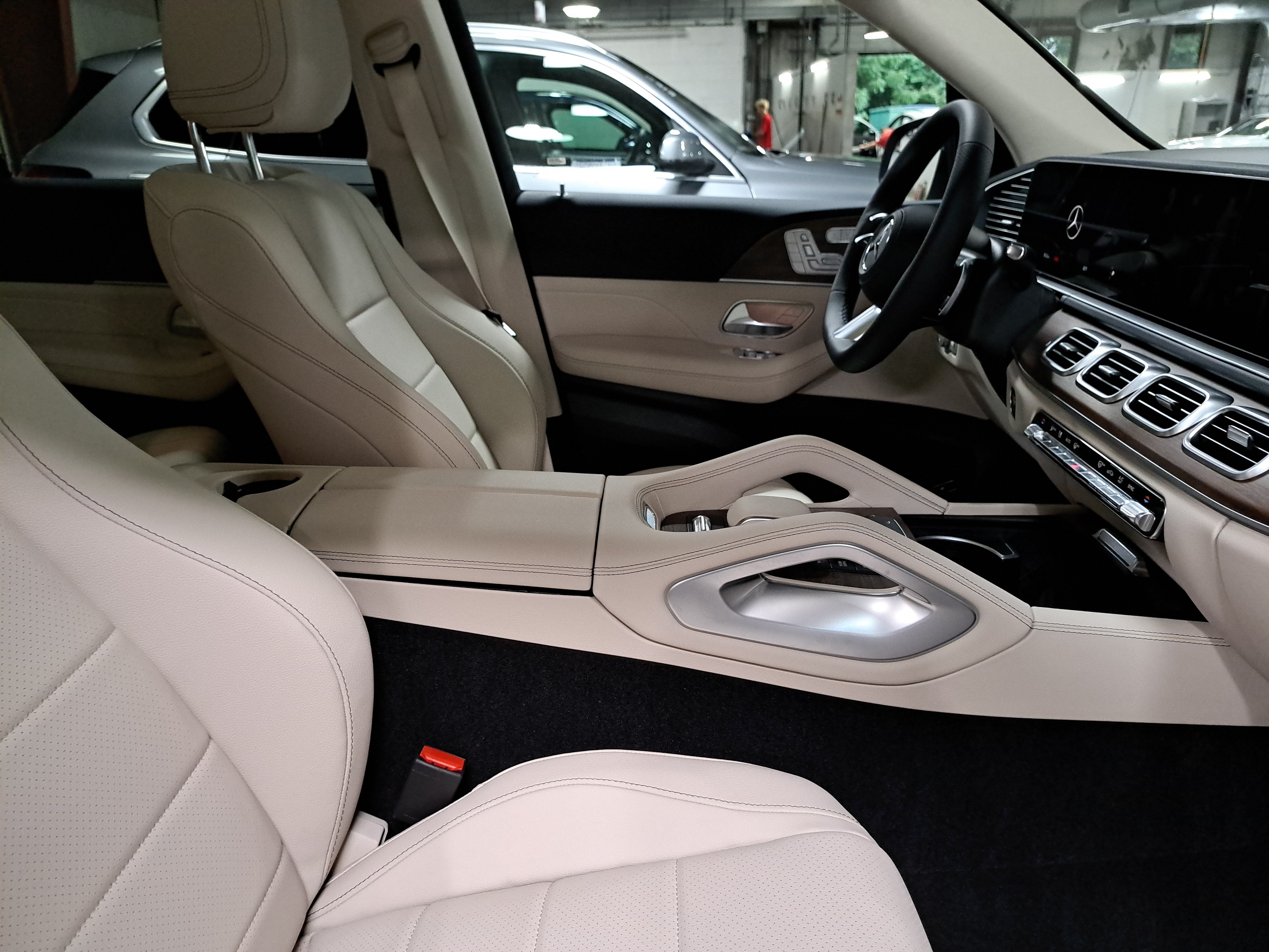 New 2026 Mercedes-Benz GLS 450 4MATIC image 10