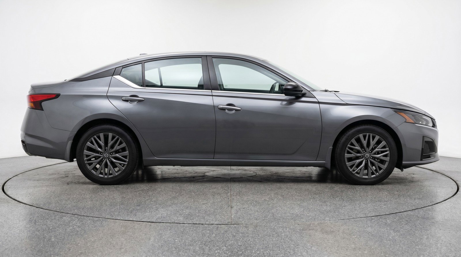 Used 2025 Nissan Altima 2.5 SV FWD image 11