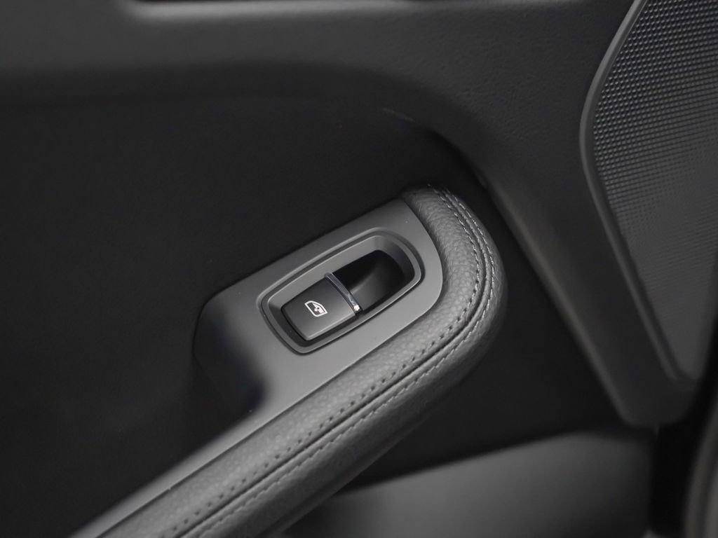 Certified 2026 Porsche Macan AWD/4WD image 31
