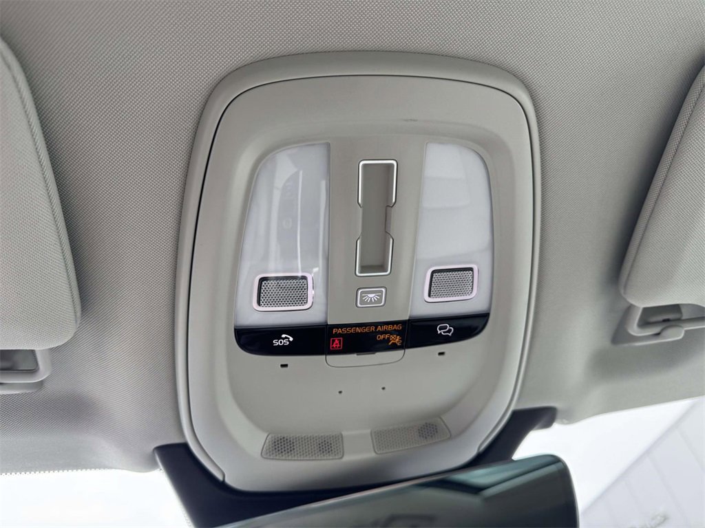 Certified 2024 Volvo XC90 B5 Core w/ Protection Package Premier image 29