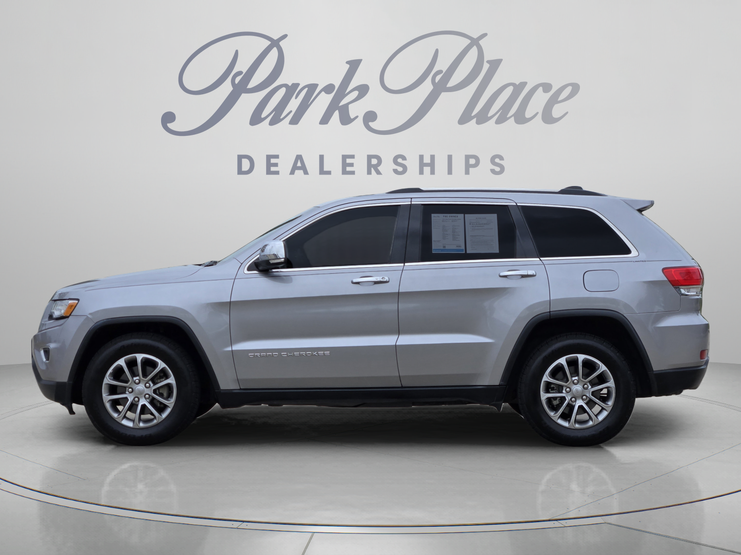 Used 2014 Jeep Grand Cherokee Limited w/ Luxury Group II RWD image 2