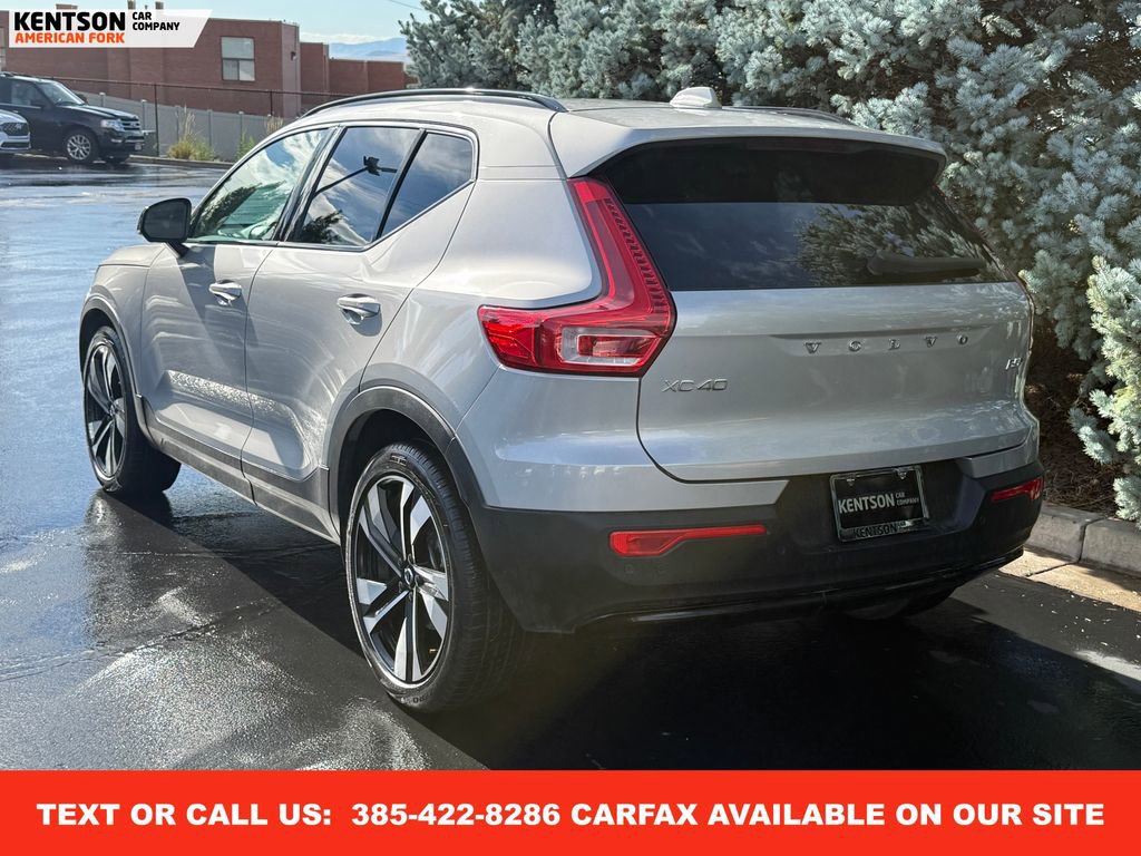 Used 2025 Volvo XC40 B5 Plus image 4