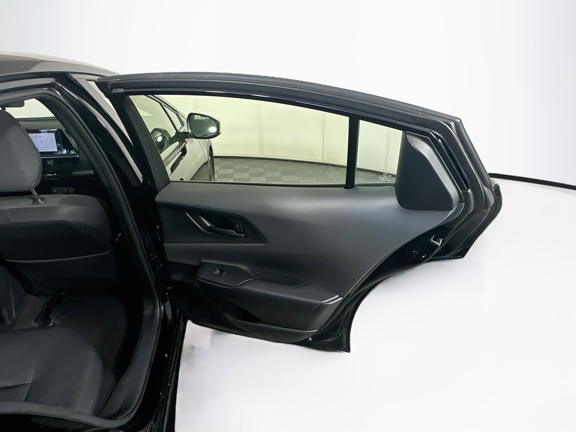 Used 2024 Toyota Prius LE FWD image 28