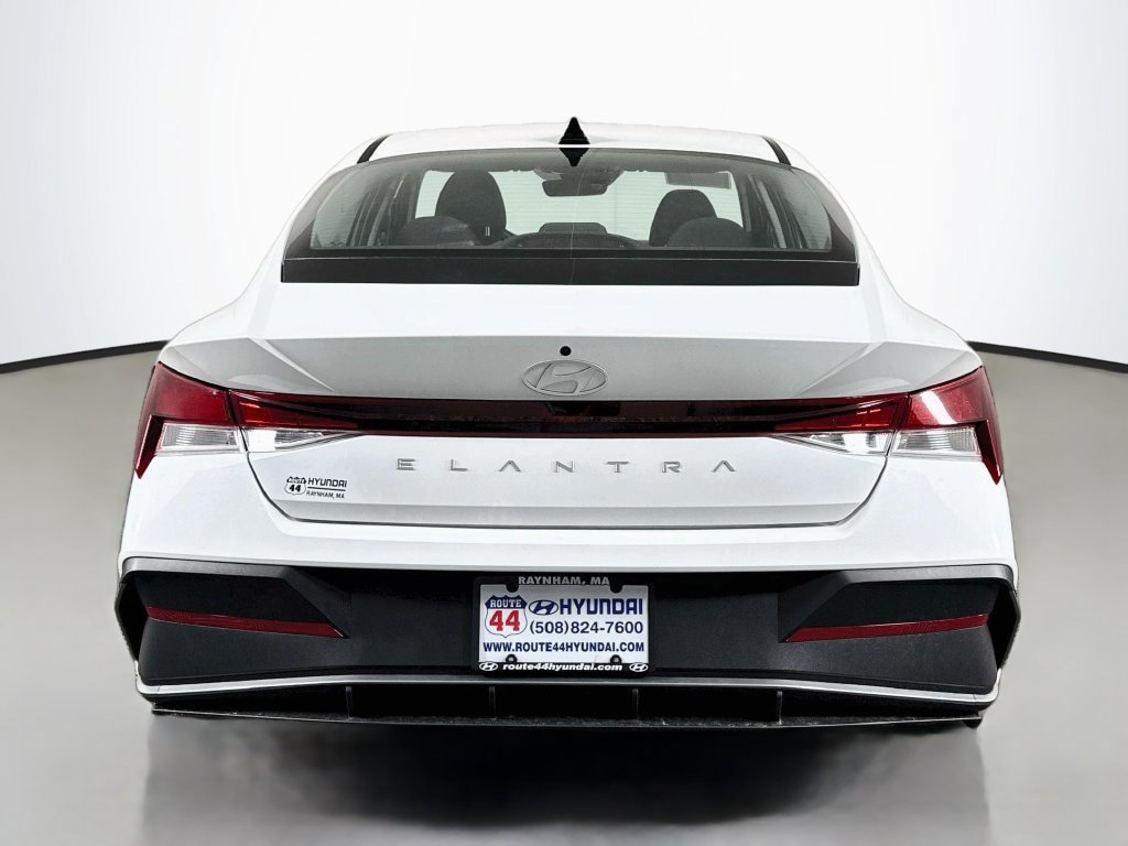New 2026 Hyundai Elantra SE FWD image 7