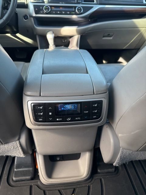 Used 2015 Toyota Highlander Limited Platinum image 15