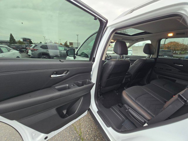 New 2025 Nissan Pathfinder Platinum w/ Cargo Package image 18