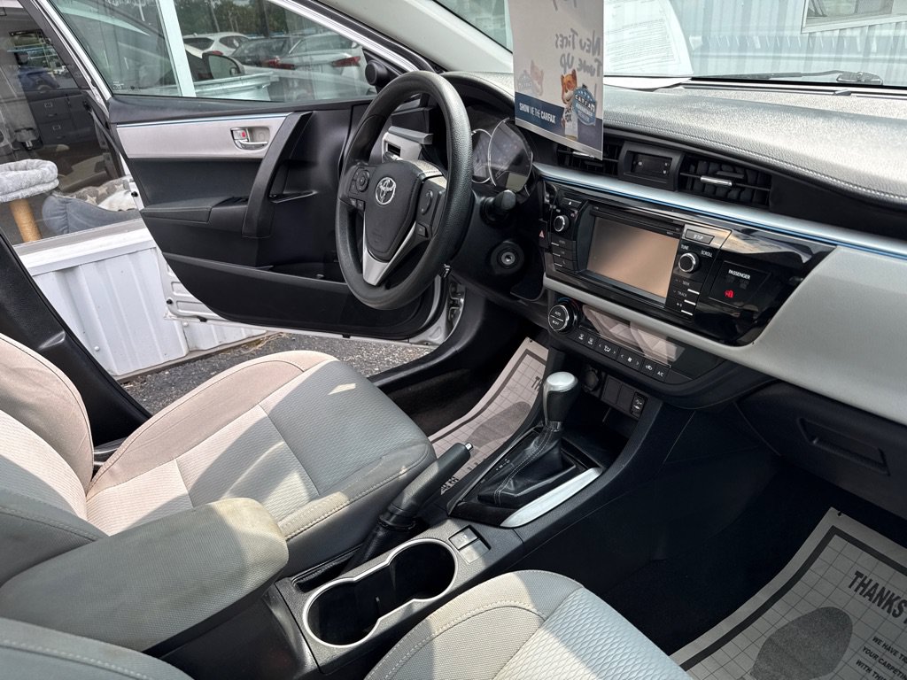 Used 2016 Toyota Corolla LE FWD image 16