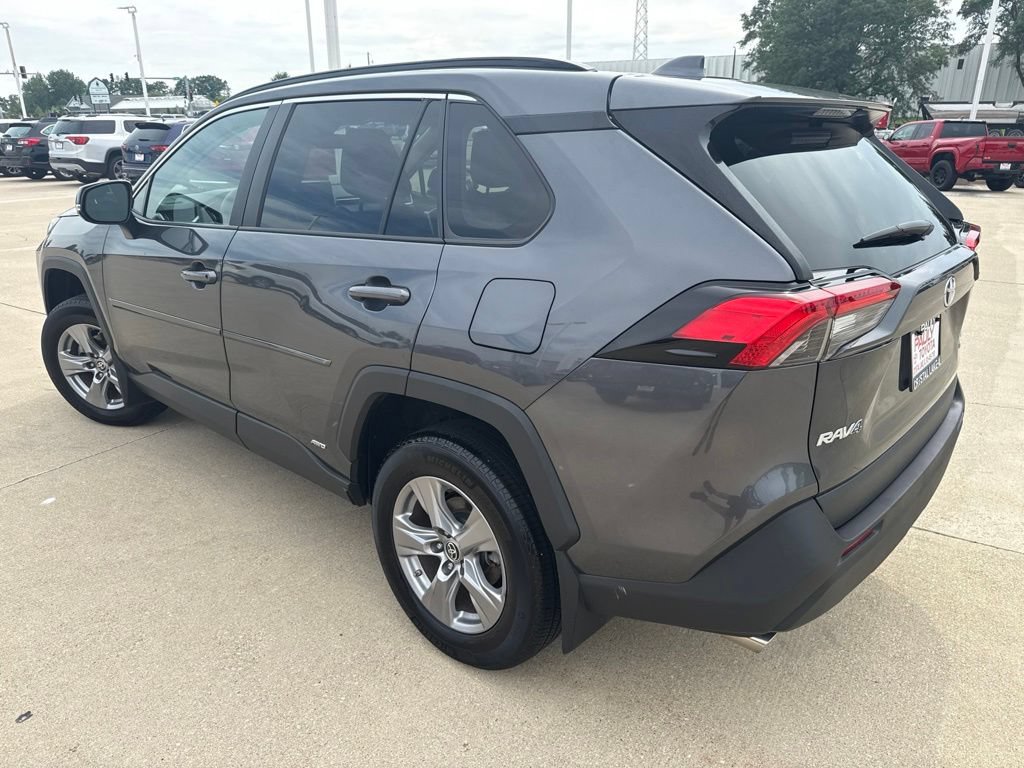 Certified 2022 Toyota RAV4 LE AWD/4WD image 5