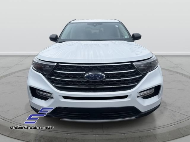Used 2023 Ford Explorer XLT w/ Equipment Group 202A image 3