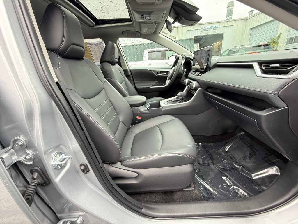 Used 2025 Toyota RAV4 XLE Premium AWD/4WD image 25