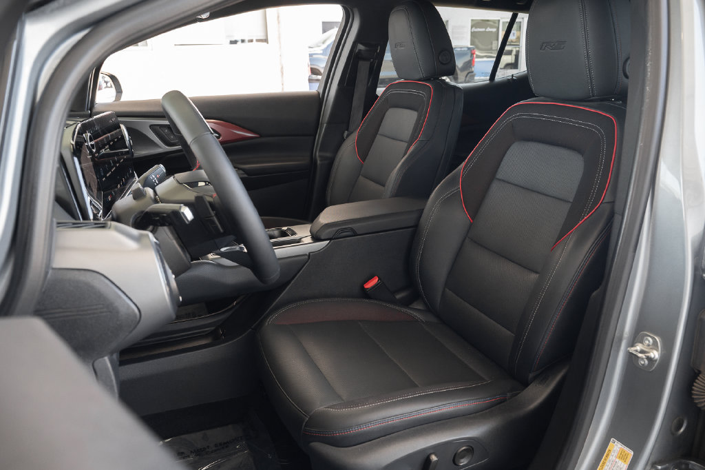 Used 2024 Chevrolet Equinox EV RS FWD image 17