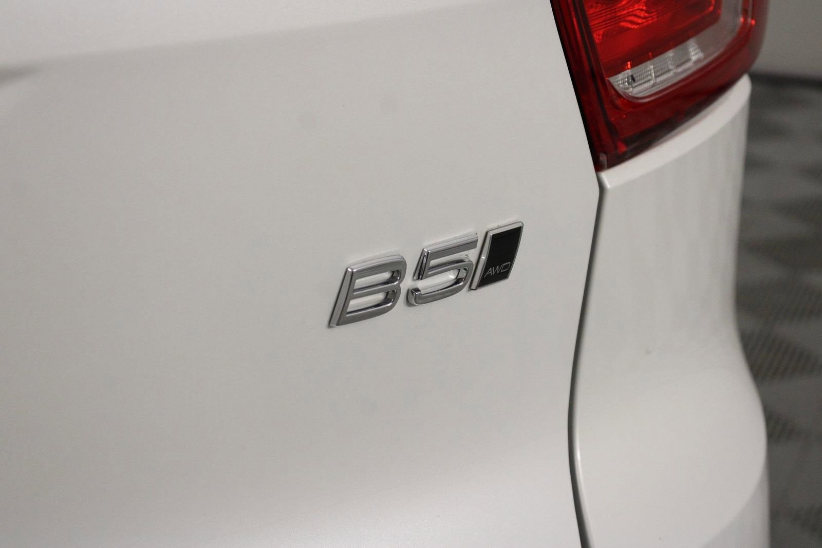 Certified 2025 Volvo XC40 B5 Plus image 20