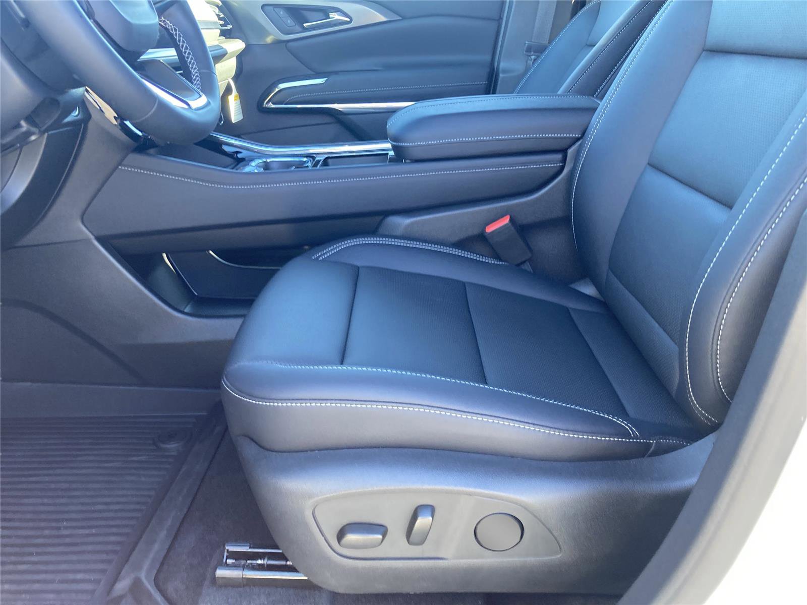 New 2026 Chevrolet Traverse LT w/ Sun and Wheel Package image 24