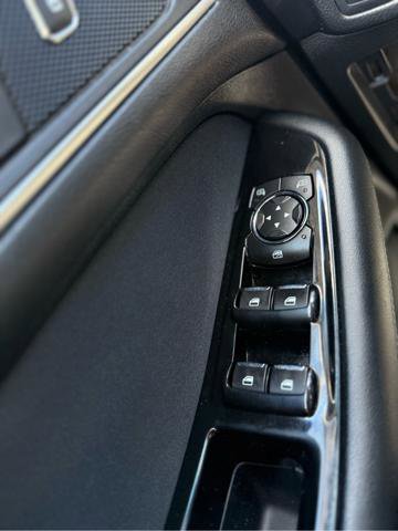 Used 2015 Ford Edge SEL image 18