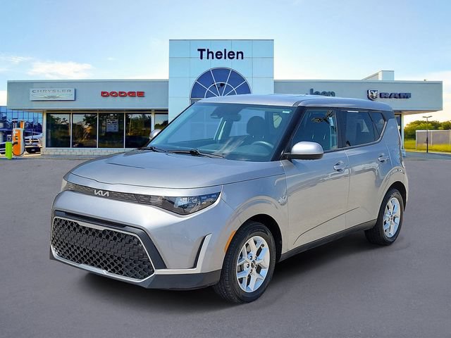 Used 2024 Kia Soul LX w/ Option Group 015 FWD image 2