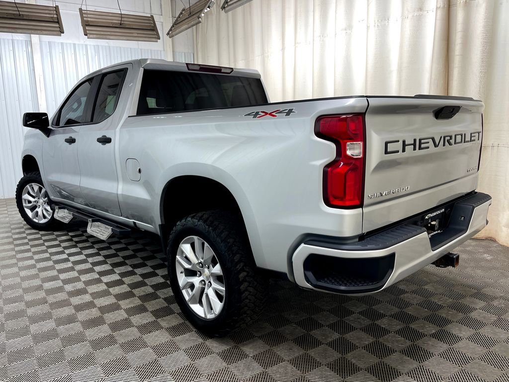 Used 2019 Chevrolet Silverado 1500 Custom w/ Custom Convenience Package AWD/4WD image 12